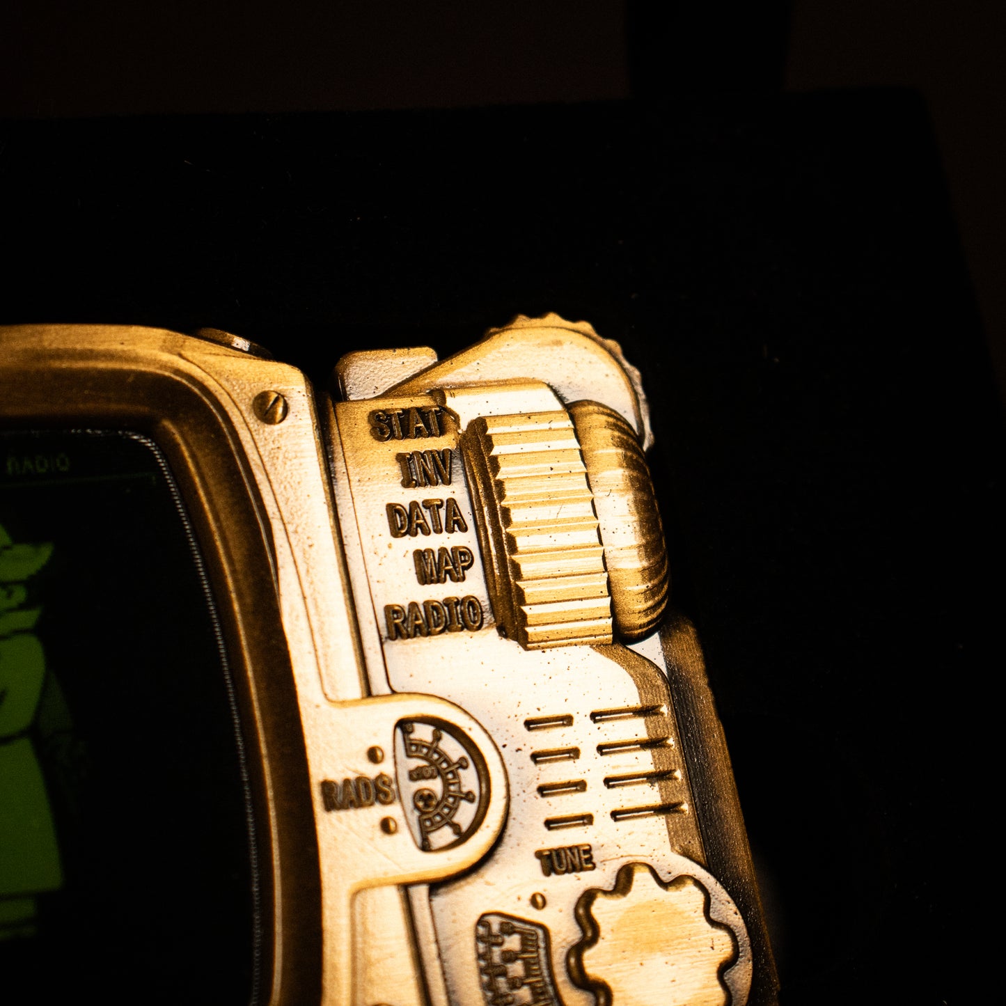 Fallout - Pip-Boy Limited Edition Lenticular Ingot – Mysterious Stranger Variant