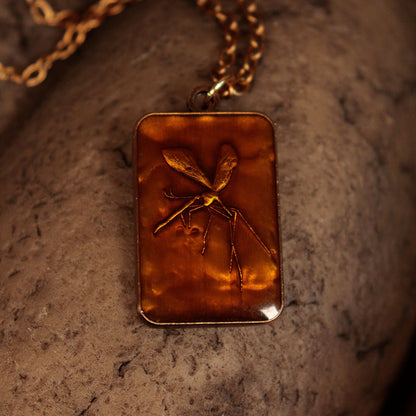 Jurassic Park Mosquito in amber limited edition necklace from Fanattik