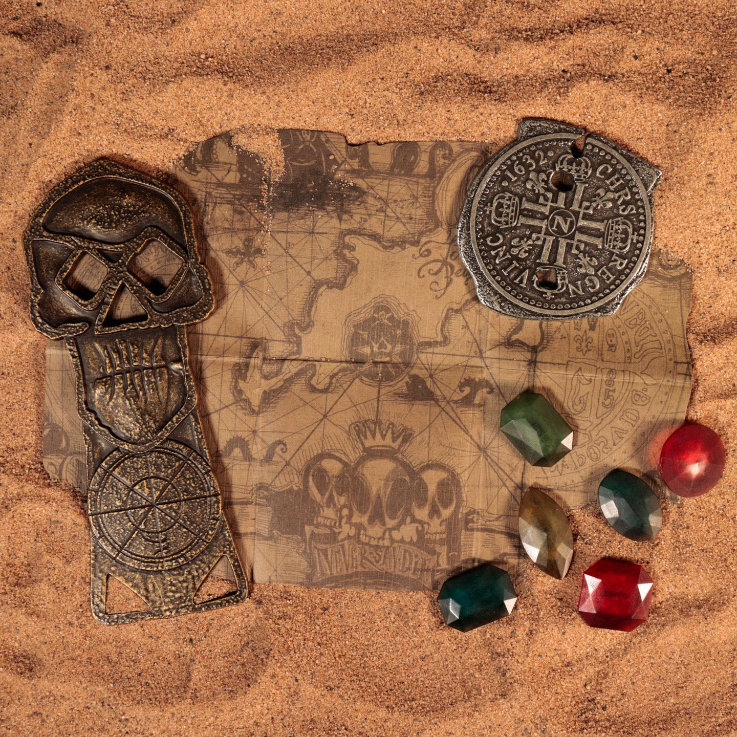 The Goonies Limited Edition Treasure Set Lifestyle including all Elements